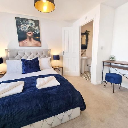 Modern & Spacious 3 Bedrooms And 2 Bathrooms Home, Free Parking! Кеймбридж Екстериор снимка