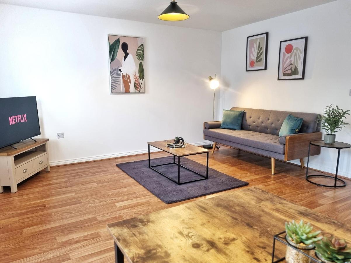 Modern & Spacious 3 Bedrooms And 2 Bathrooms Home, Free Parking! Кеймбридж Екстериор снимка