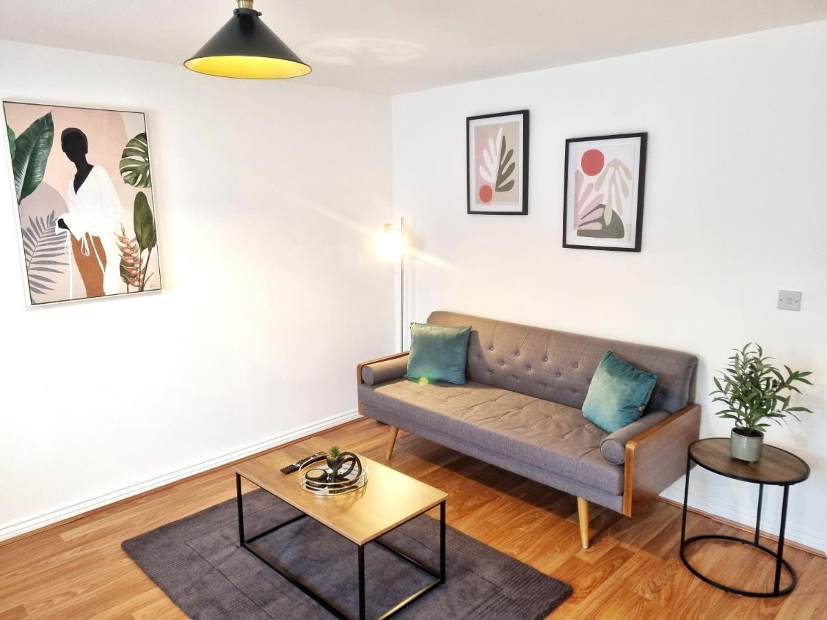 Modern & Spacious 3 Bedrooms And 2 Bathrooms Home, Free Parking! Кеймбридж Екстериор снимка