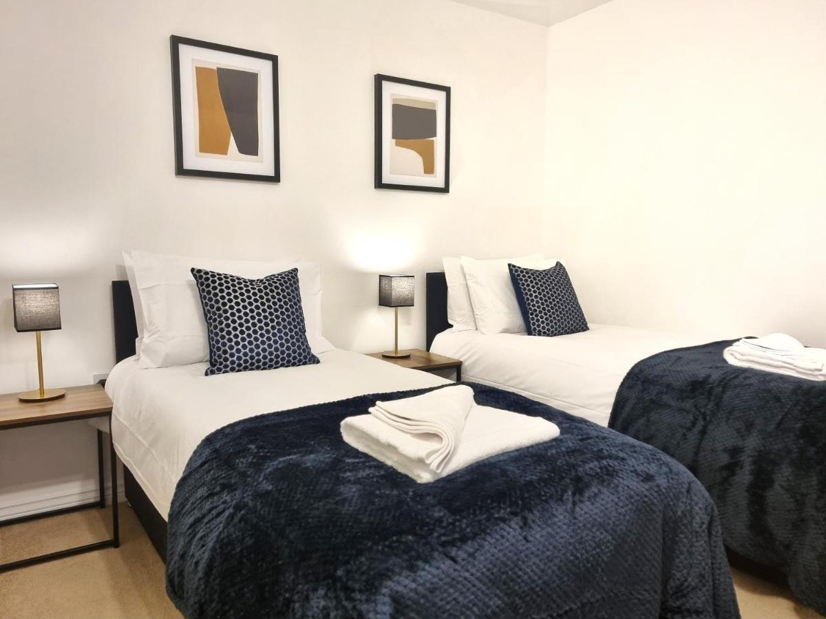 Modern & Spacious 3 Bedrooms And 2 Bathrooms Home, Free Parking! Кеймбридж Екстериор снимка