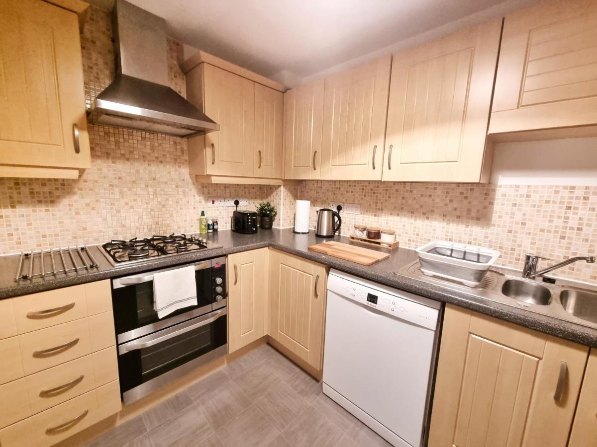 Modern & Spacious 3 Bedrooms And 2 Bathrooms Home, Free Parking! Кеймбридж Екстериор снимка